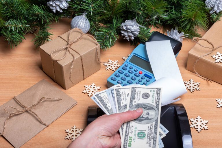 Smart Holiday Spending: 5 Tips to Keep Your Wallet Merry and Bright